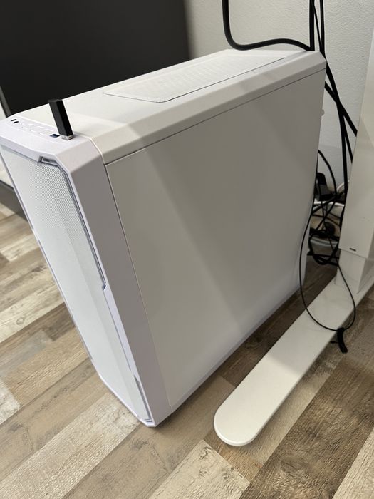 Продавам компютър