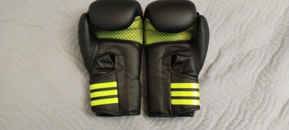 Боксёрские перчатки