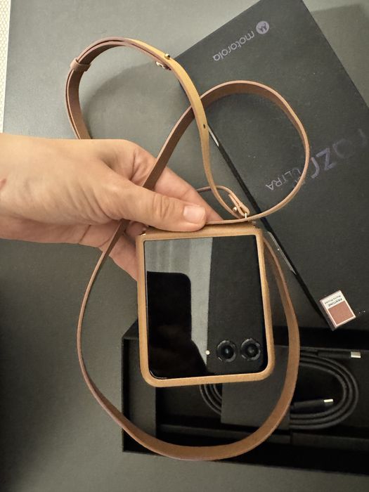 Motorola razr 50 Ultra - Mocha Mousse - Model Special Pantone