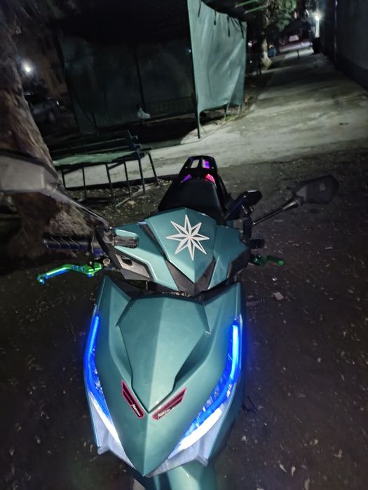 Продаётся скутер Honda Click 175