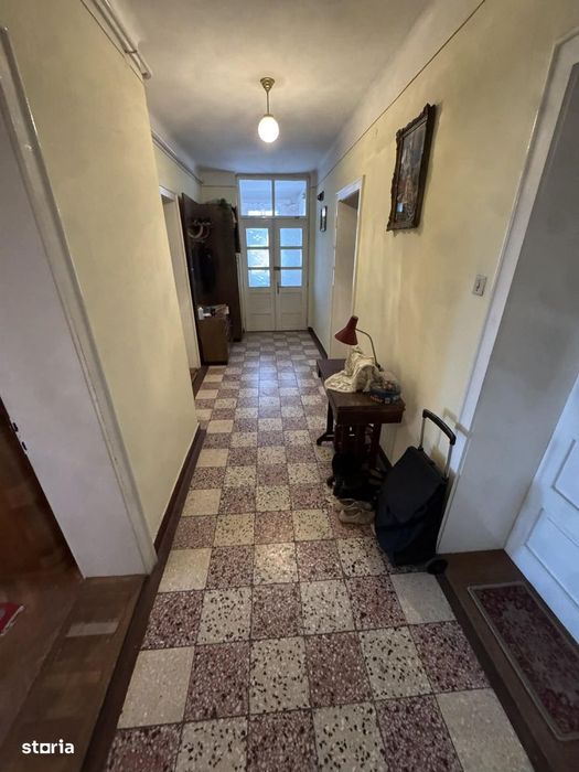 Apartament in asociatie 3 camere + garaj , zona Piata Mica