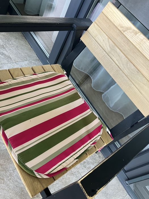 Vând 2 mese și 4 scaune de terasă