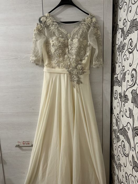 Продам платье р 44-46