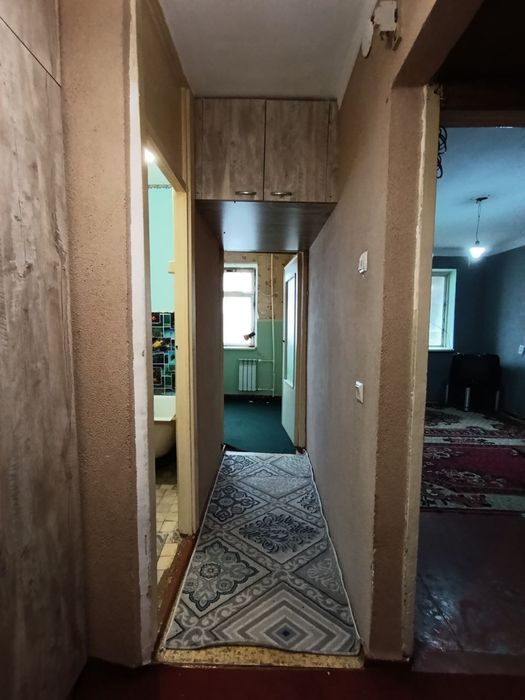 Сдаётся 1 ком кв в чирчике 4 мкн 3 этаж не далеко от дороги