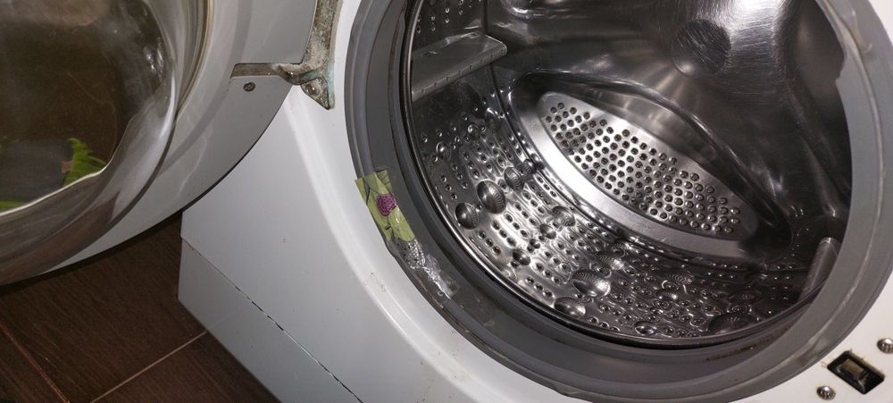 Срочно продаётся стиральная машина самсунг