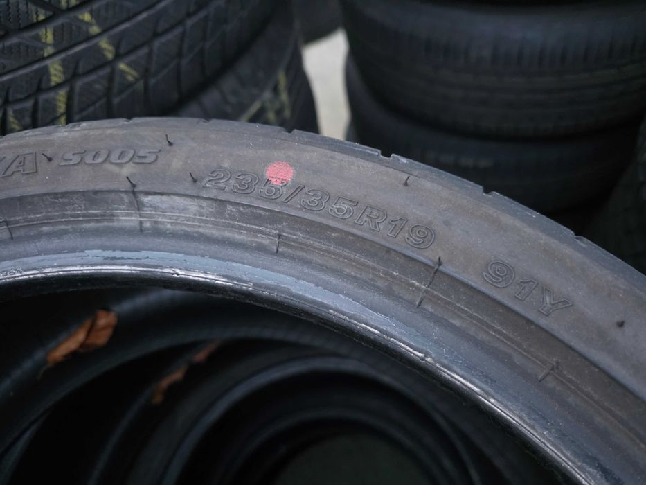 4бр Летни гуми 235 35 19 - Bridgestone