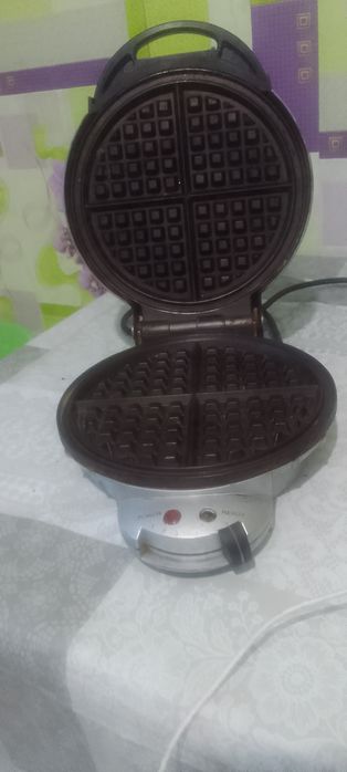 Продам электровафельницу