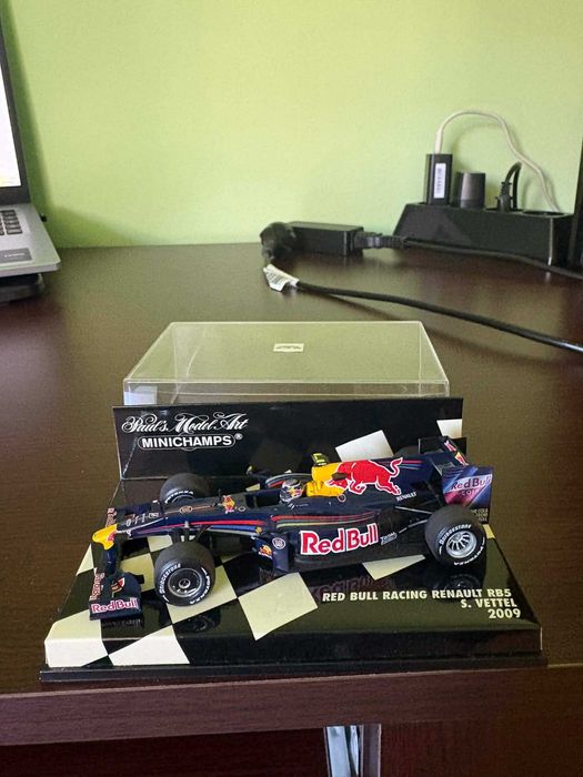 продавам модели F1 Minichamps 1.43 SEBASTIAN VETTEL