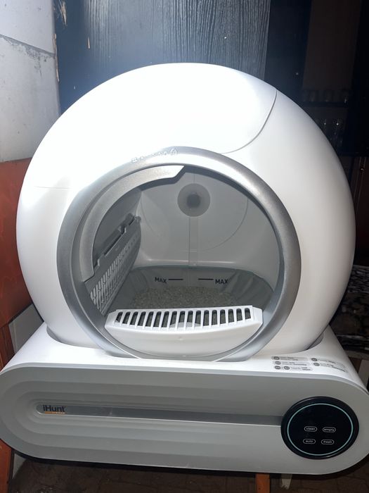 Vand doua litiere automate, prima ( cea in cutie ) 1000 lei ( este noua, deloc folosita ) a doua 500 lei, ( foarte putin folosita )