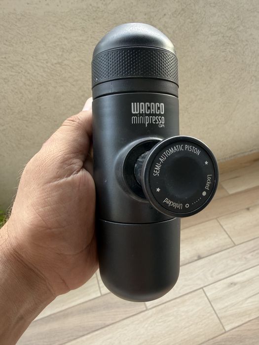 Преносима кафе-машина WACACO Minipresso GR за мляно кафе