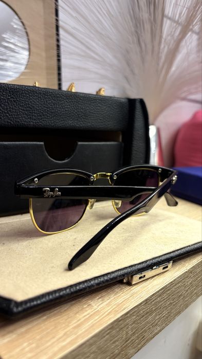 Ochelari de soare Ray-Ban Clubmaster – Ramă Neagră/Auriu