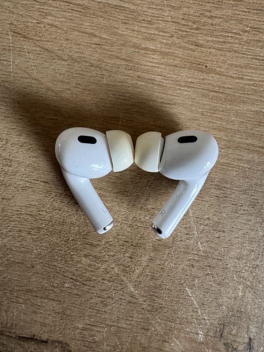 Airpods pro 2 право и левое ухо