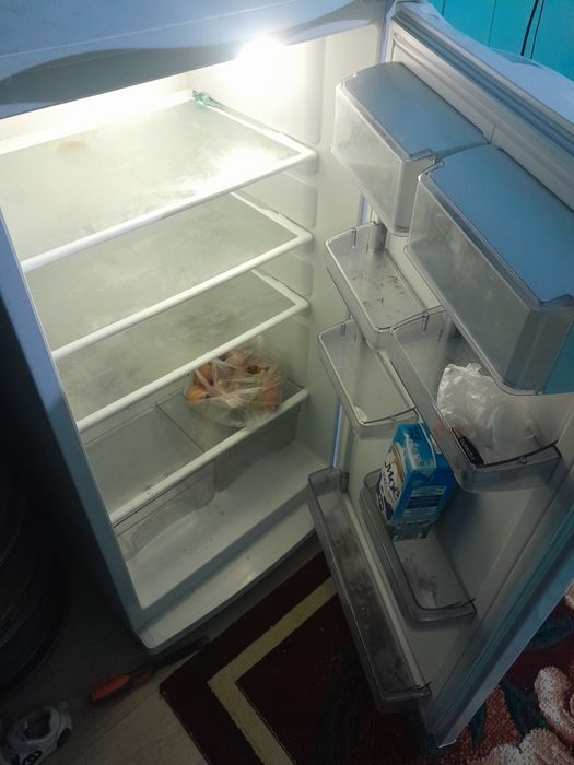 Холодильник. Стиральная машина.  Мекровалновая печь Кровать. Шкаф.