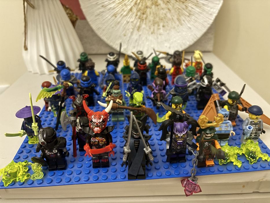 продам фигурки лего оригинал