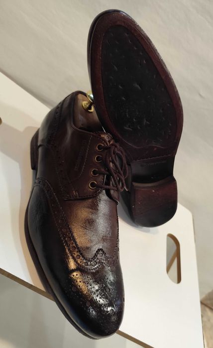 Pantofi derby de lux 41 Hugo Boss lucrati manual piele naturala moale