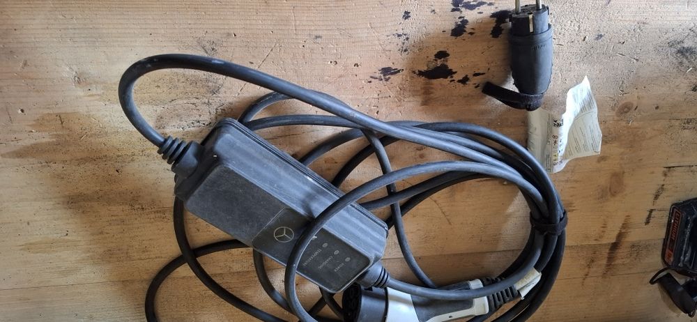 Încărcător auto Mercedes