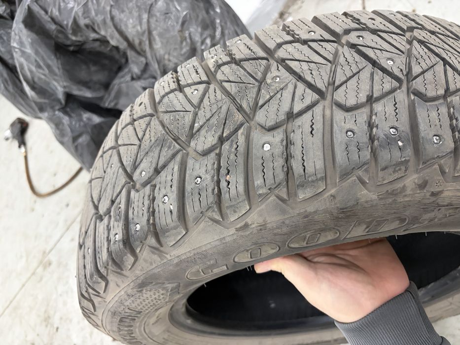 Зимние шины GoodYear 3 штуки