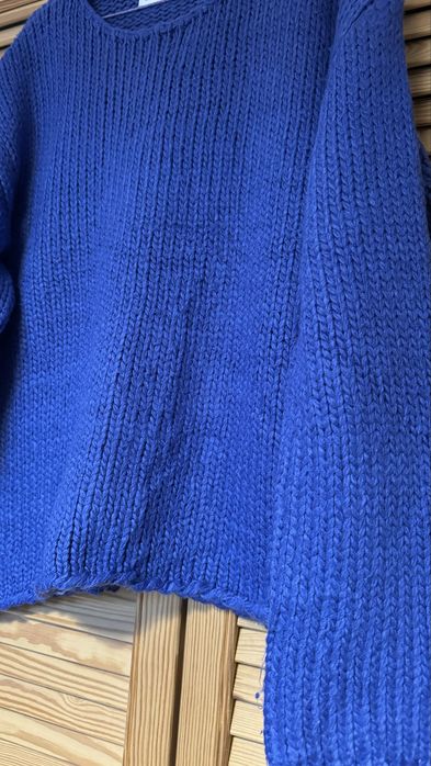 Pulover albastru electric calduros