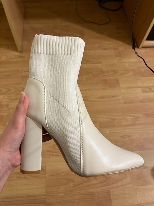 Боти тип чорап, бежови