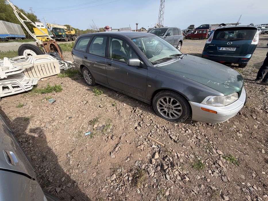 2 бр Волво В40 1.9Д 115кс 2002г на части