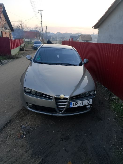 Vând Alfa Romeo 159