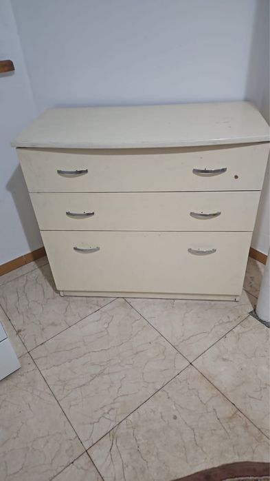 Прихожка, комод, стол копьютерный