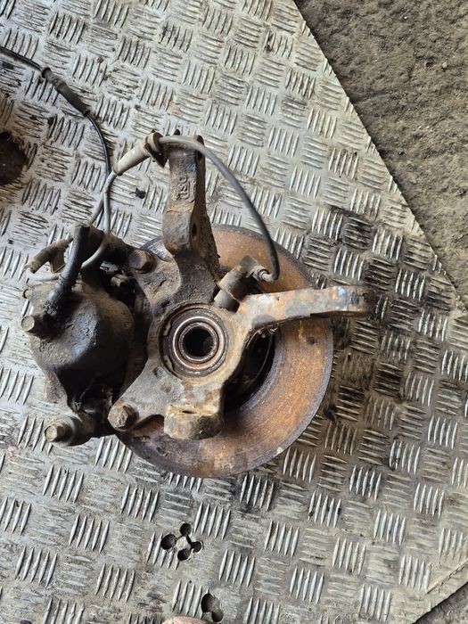FUZETA stanga dreapta  HYUNDAI ACCENT II 2004 1.5 diesel