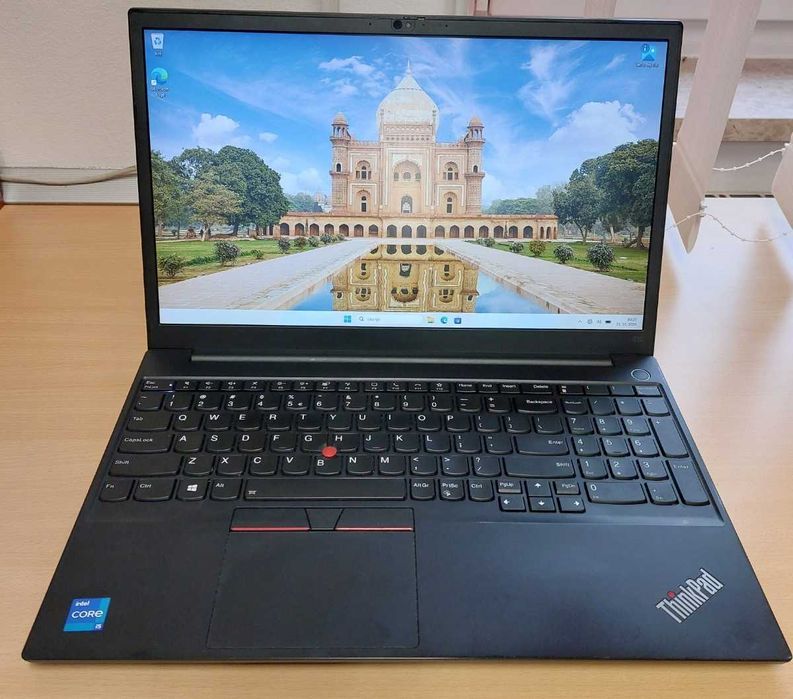 Laptop Lenovo E15 configutratie deosebita