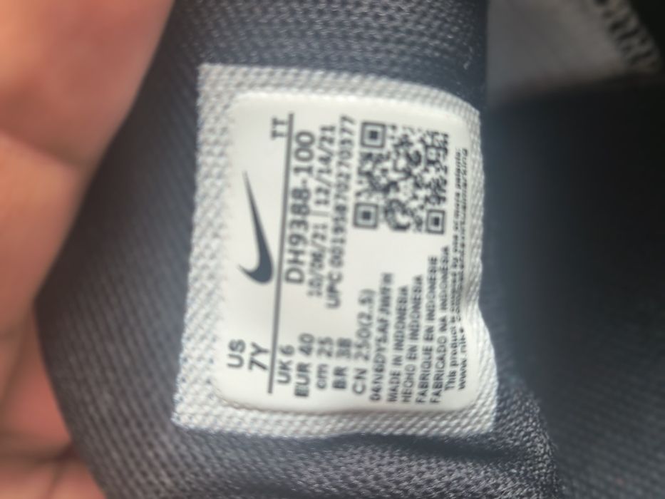 Маратонки  Nike.