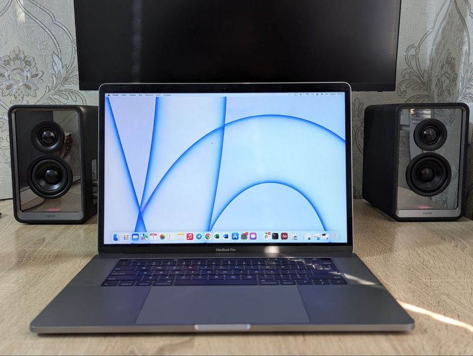 MacBook Pro 15″/ Core i7 / 16GB / SSD 512GB