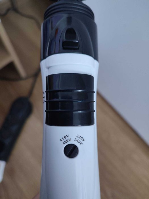 Perie cu aer cald pentru păr