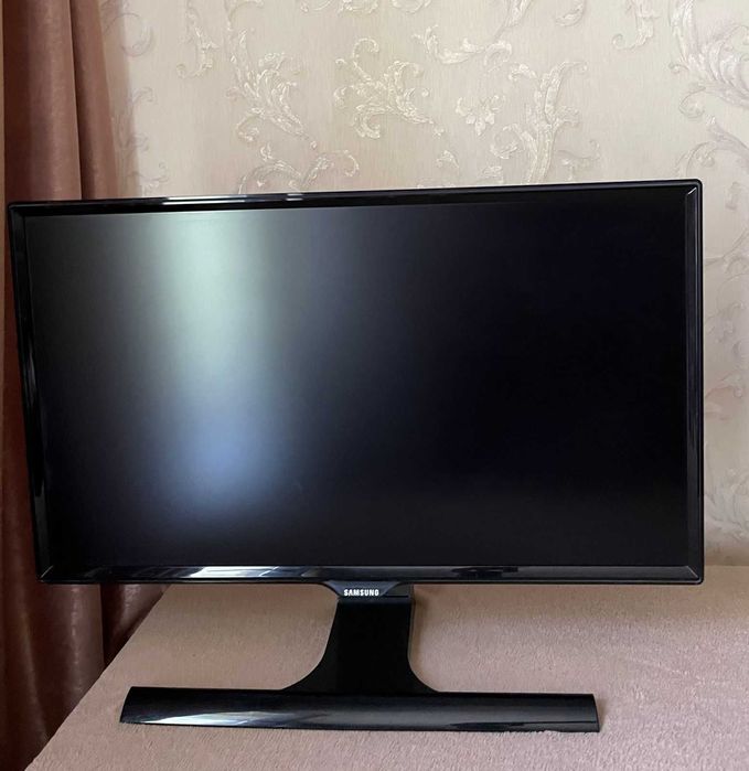 Монитор Samsung S24E390HL