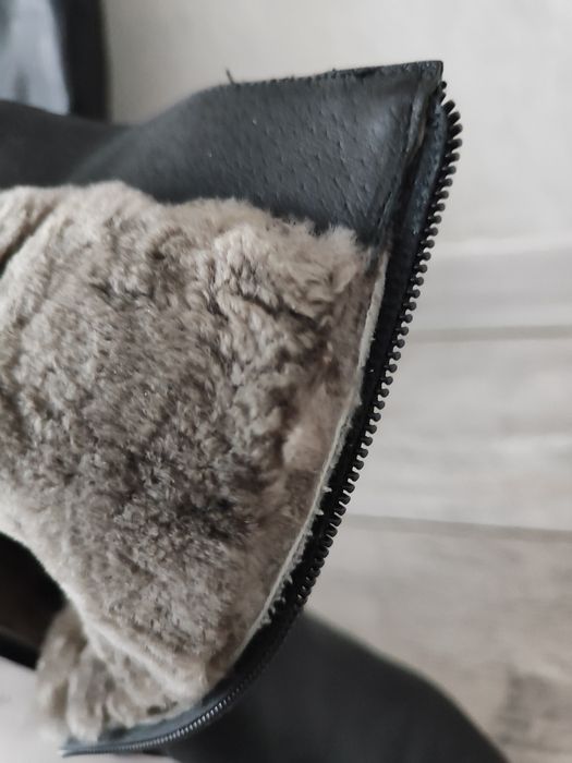 Продам женские сапожки.