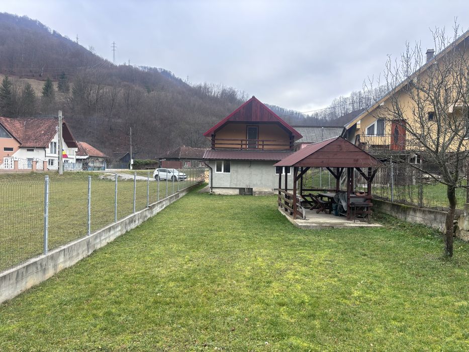Casa de vanzare la remeti