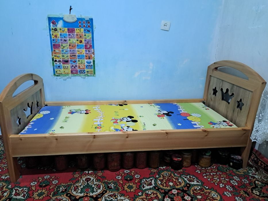 Buyi 160 sm taxtali bolalar uchun moljallangan krovat