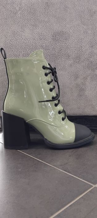 Нови дамски боти в стилен лак-жената която иска да сияе.36,39 размер