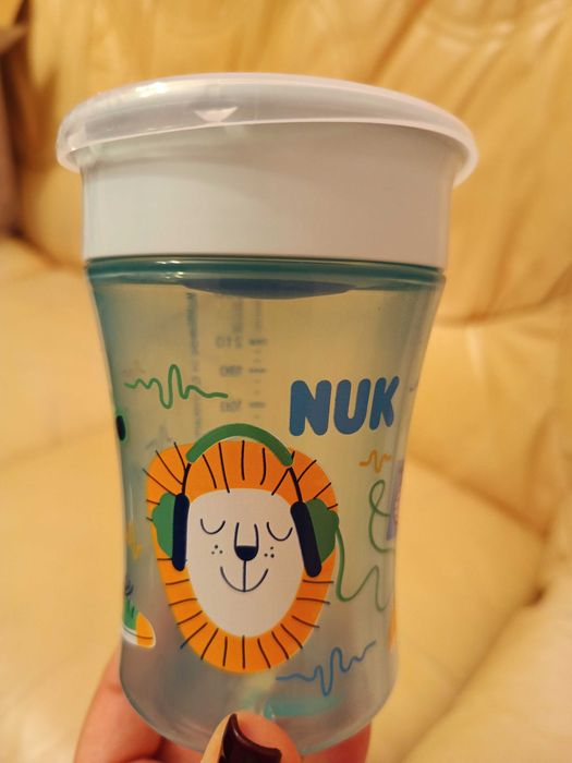 Ръчна помпа Авент +шишета+контейнерчета за храна.