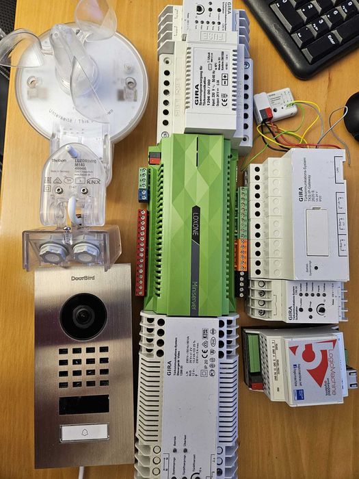 KNX, Loxone, Smart Home, Gira, Abb, Somfy, Doorbird si altele