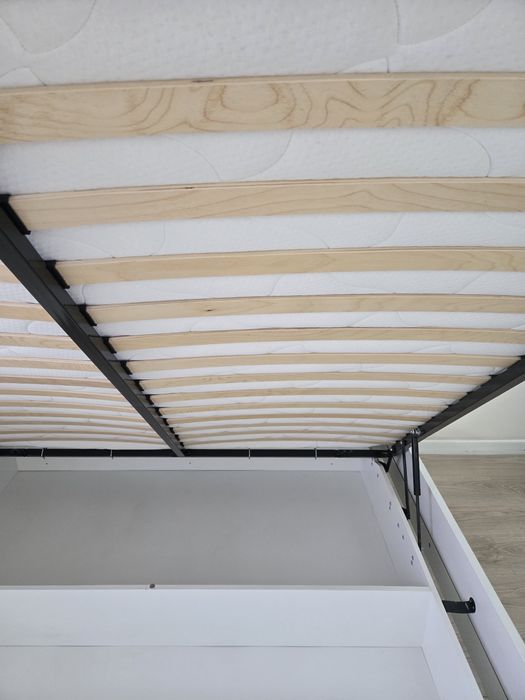 Кровать с матрасом размер 2*2 м