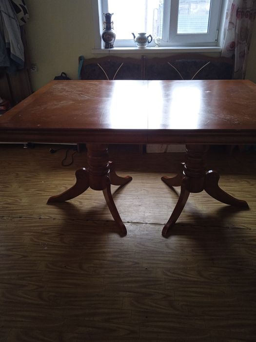 Продаю гостинный стол. 195/75см.