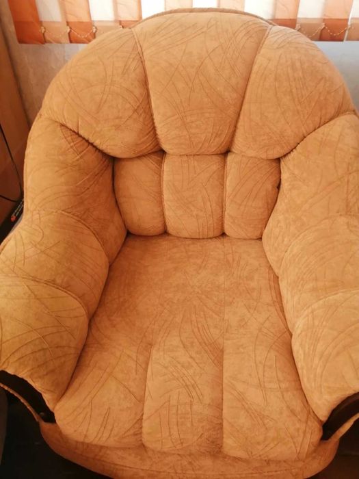 Разтегателен диван и два фотьойла