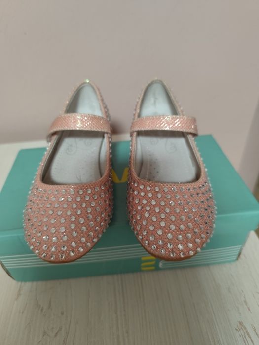 Продам детские туфли