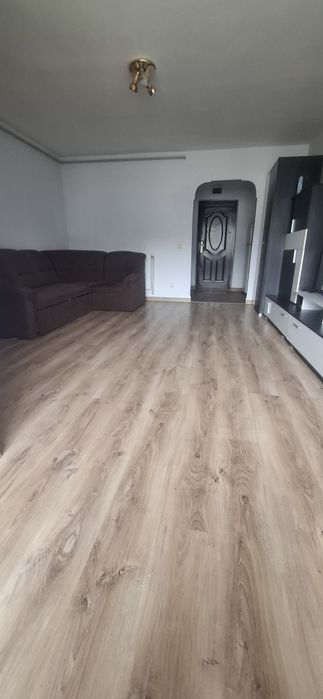 Se inchiriaza apartament o camera zona centrala