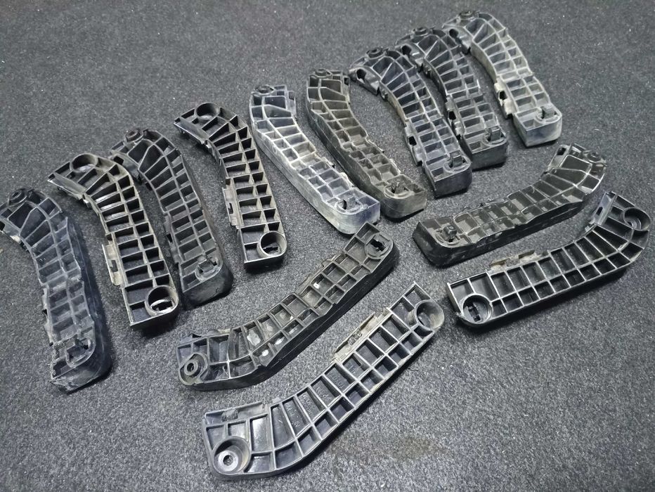 Оригинальная саласка переднего бампера от Toyota Camry 40