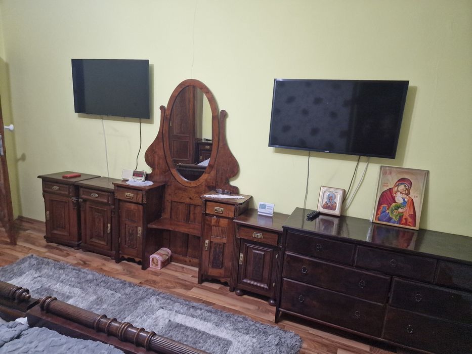 Vând mobila din lemn impecabila
