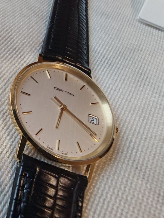 Продавам чисто нов златен 18к часовник