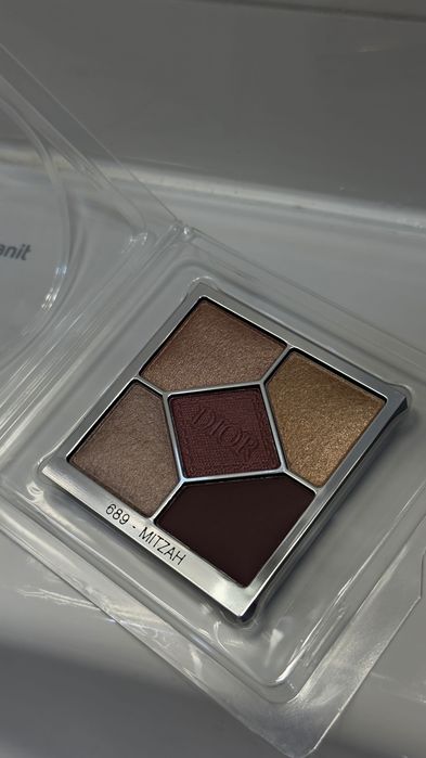 Продавам сенки за очи Dior оригинален