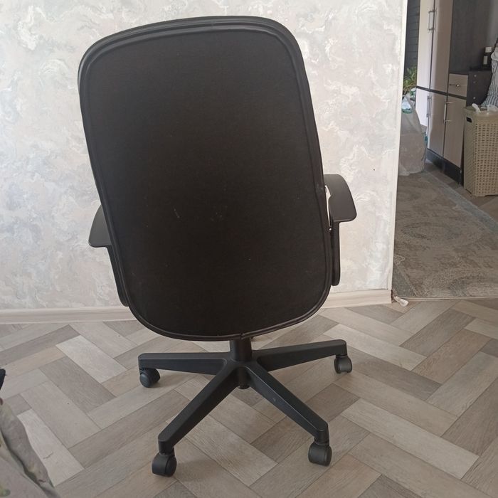 Продам компьютерную креслу.