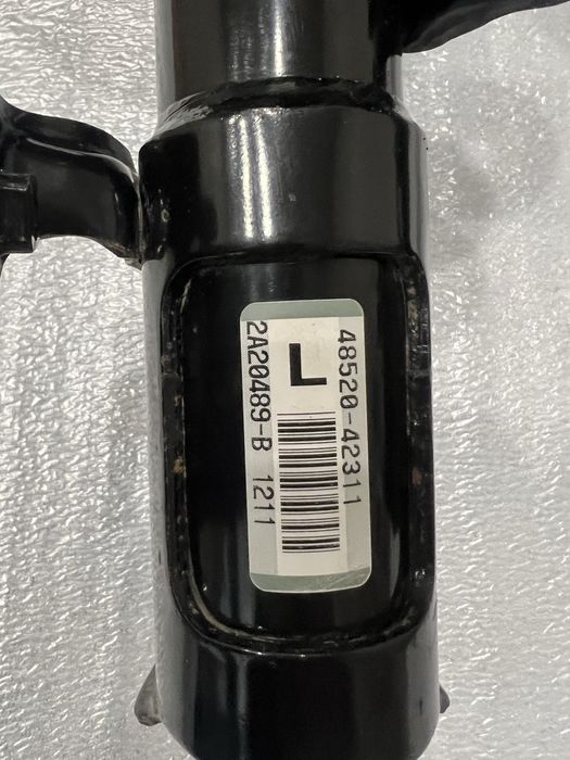 Амортизатор передний Toyota RAV4