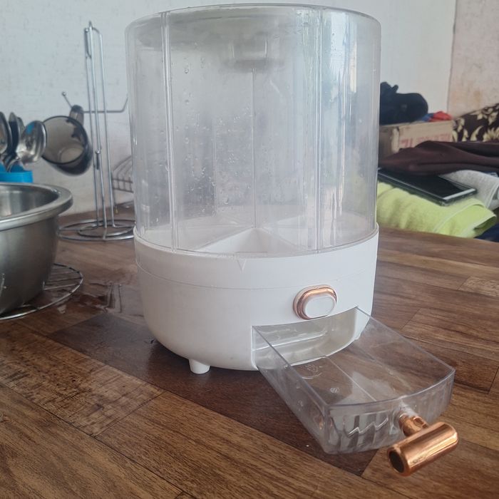 Продам органайзер для круп ,макарон и тд .